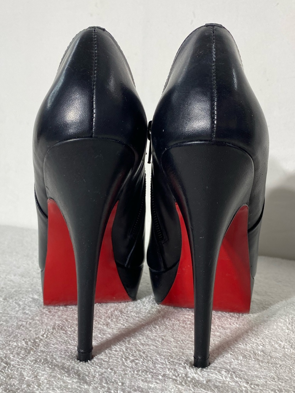 Le Chateau Black Leather Platform Heel Ankle Booties W Red Soles 7 - Picture 5 of 15